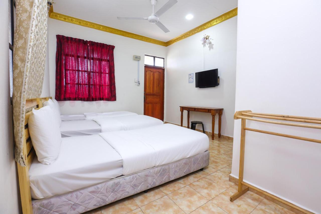 Oyo 89887 Chalet Yunie Marang Exterior foto
