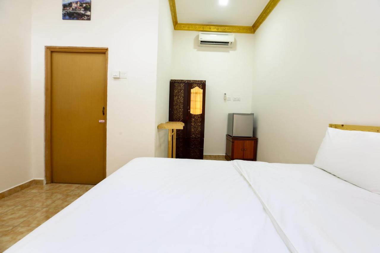 Oyo 89887 Chalet Yunie Marang Exterior foto